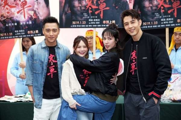 離婚5個月，鄭人碩鬆口認追小薰1個月，女方不避諱回應「感受到他的溫暖！」