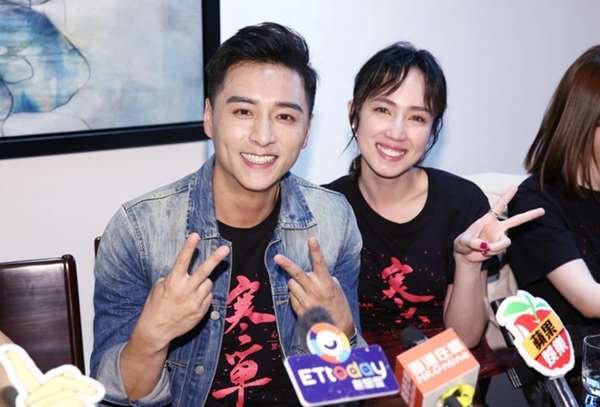 離婚5個月，鄭人碩鬆口認追小薰1個月，女方不避諱回應「感受到他的溫暖！」