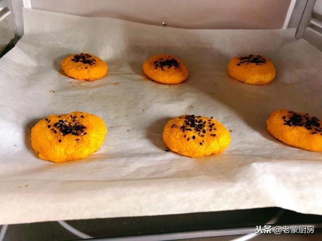 1塊南瓜，1把糯米粉，不用油煎的餅，在家給寶寶做，健康又放心