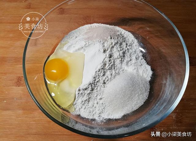 麵粉里加一個雞蛋，不用電飯鍋，不用烤箱，簡單一做比麵包還好吃