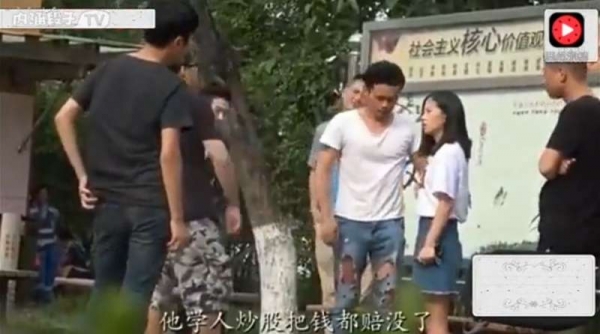 男子假裝「破產」想看看女友是不是真的只喜歡他的錢...結果讓他當場痛哭下跪！