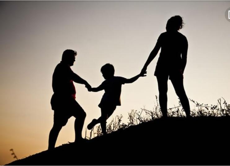 爸爸姓「尿」，不願意女兒隨他姓 ，老婆取一名，全家稱讚！
