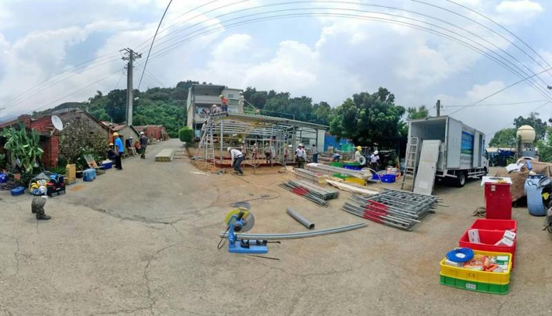 免費破屋重建！白髮阿嬤抱著義工感動涕零，理事長：「希望以愛啟發愛，散播關懷的種子！」 