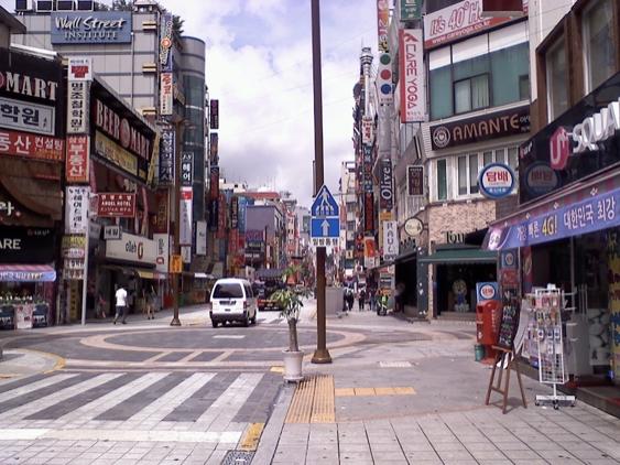 迷路阿嬤只會重複「我女兒生了…」　員警接著拆開「很重的包袱」竟當場泛淚 