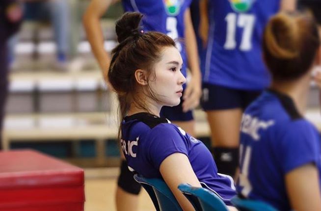 女球員史上NO.1靠「流汗素顏」一夕爆紅 私下「甜美大眼」鄰家女孩形象惹人愛…男網友讚翻：揪團看球
