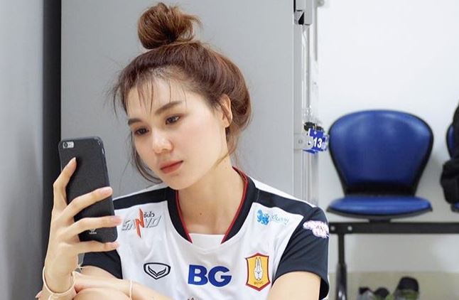 女球員史上NO.1靠「流汗素顏」一夕爆紅 私下「甜美大眼」鄰家女孩形象惹人愛…男網友讚翻：揪團看球