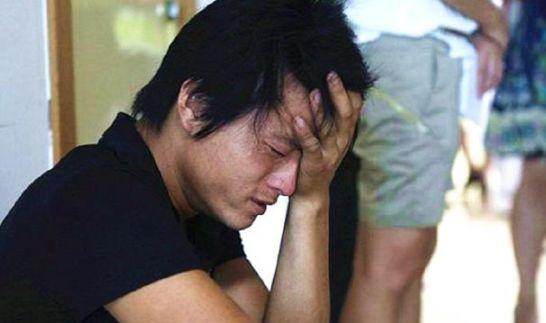 哥做上門女婿6年，深夜起來上廁所，聽見岳母對話，哥泣不成聲
