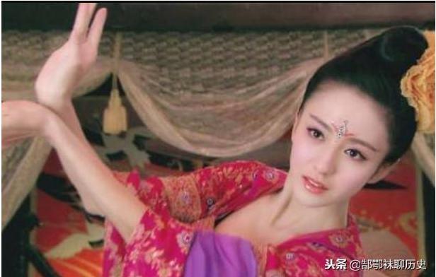 古時候有錢人三妻四妾，為何還要養丫鬟？原來有一事妻妾辦不到
