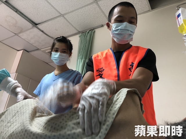 12年過去了！五姊弟「共用一碗麵」感動全台灣　如今長大「投身回饋社會」網友哭：天上的媽媽安心了