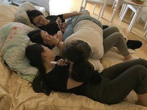 老婆的好姐妹說要過來一起洗澡，老婆讓她等我出差再來，感覺哪裡不對啊！ 