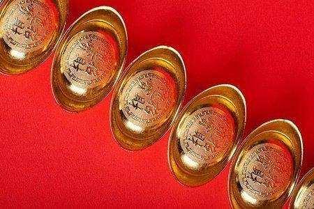 快到農曆新年，土地公土地婆賜財「8大生肖， 請接財」