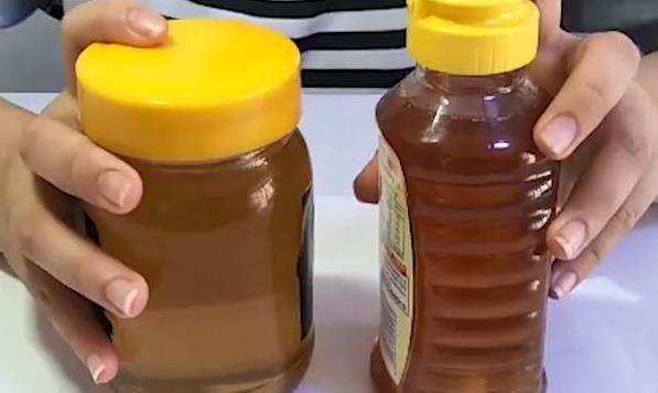 只要把蜂蜜瓶子倒過來，就可以辨別蜂蜜真假？才知道真的這麼簡單