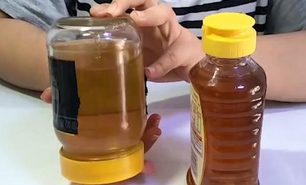 只要把蜂蜜瓶子倒過來，就可以辨別蜂蜜真假？才知道真的這麼簡單