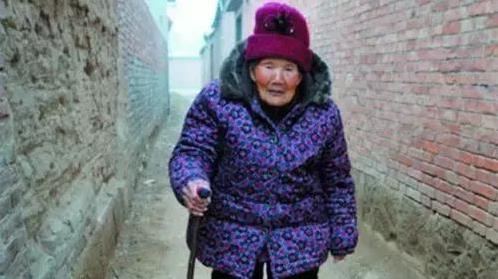 115歲老人仍眼不花，耳不聾，沒去過醫院，與她這樣吃【蘋果】有關，趕緊來一碗