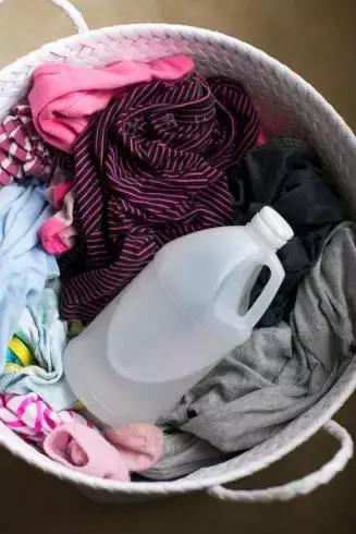 媳婦想出的衣服收納大法，讓衣櫃空間增加兩倍！從此不再亂糟糟！
