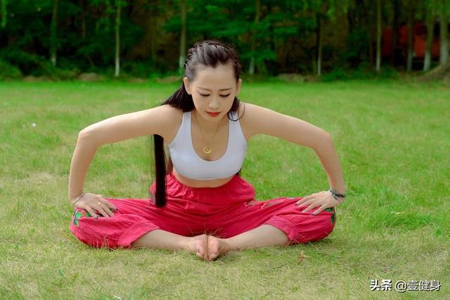 想增強身體柔韌性還不簡單，2個瑜伽體式，讓你力量+柔軟相結合！