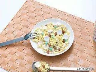 春節聚餐大吃大喝，服藥後這幾種食物您可千萬別碰！