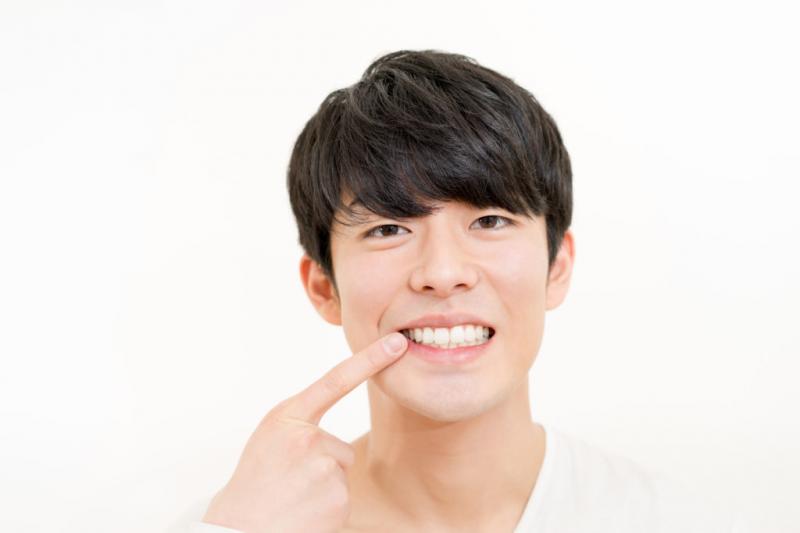 煙垢、茶垢統統不見了！「空心小長管」好神奇，它是去黃美白牙齒的良藥...網友驚呆：「好像去洗牙！」