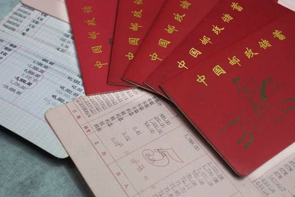 錢是放銀行卡好還是存摺好？銀行員工說漏了嘴，原來這樣最安全