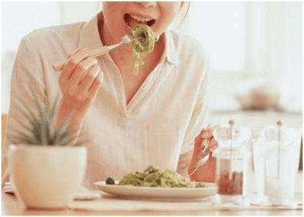要預防肝臟受損，這「3種食物」千萬不能吃，吃一次，對肝臟的傷害就多一次