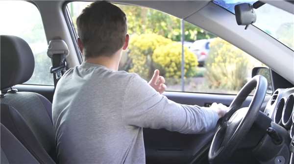 看過一次這個荷蘭人「開車門」的方法再也忘不了，你的一個小改變，就能避免很多交通意外