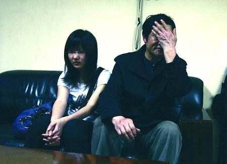 老婆在娘家養胎，我生日她轉500，電話沒掛斷，我氣得猛踹媽房門