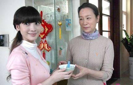 老婆在娘家養胎，我生日她轉500，電話沒掛斷，我氣得猛踹媽房門