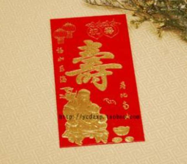 老婆月薪5000，母親生日包一萬紅包！吃飯時母親說一話我把碗摔了