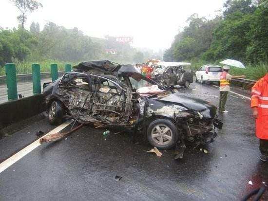 父母車禍去世，爺爺將孫子送人，孫子長大後，爺爺卻說母親還活著