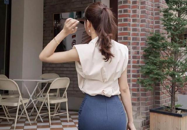 二婚娶了小我13歲大學生，閒暇回去看年邁的父母，剛進門我淚奔了
