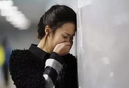 第一次去見有錢公婆，臨走前婆婆給俺一個紅包，打開後男友轟俺走