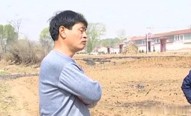 女鄰居老公去世，丈夫住女鄰居家三年，女鄰居：他是來幫忙種地的