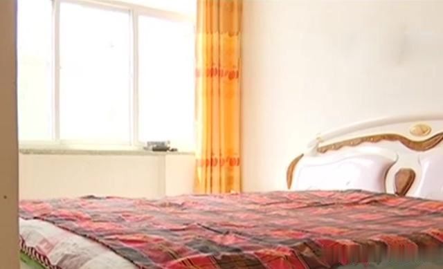 女鄰居老公去世，丈夫住女鄰居家三年，女鄰居：他是來幫忙種地的