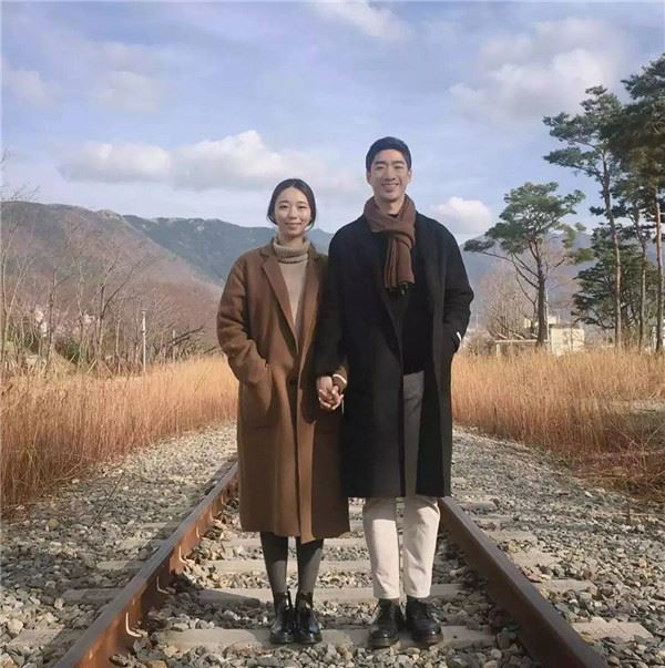 小夫妻「只用同一種姿勢」IG紅翻天！結婚3年甜蜜到大贏其他夫妻