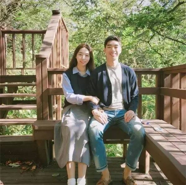 小夫妻「只用同一種姿勢」IG紅翻天！結婚3年甜蜜到大贏其他夫妻