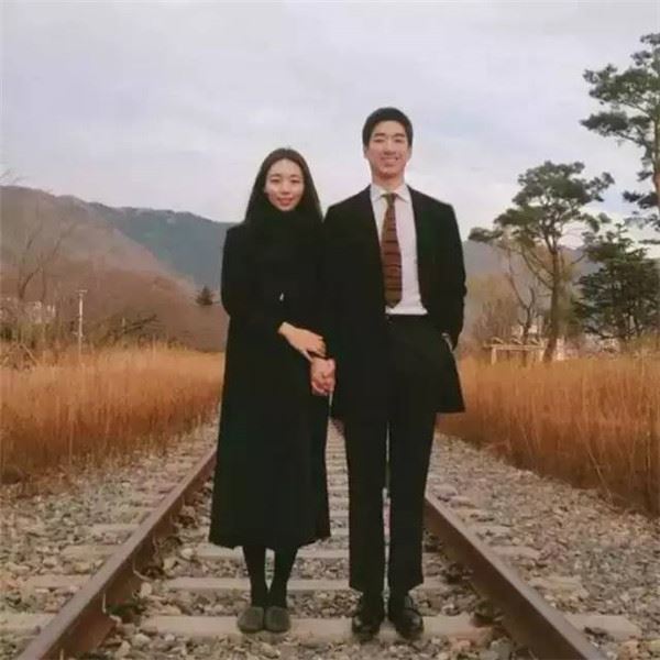 小夫妻「只用同一種姿勢」IG紅翻天！結婚3年甜蜜到大贏其他夫妻