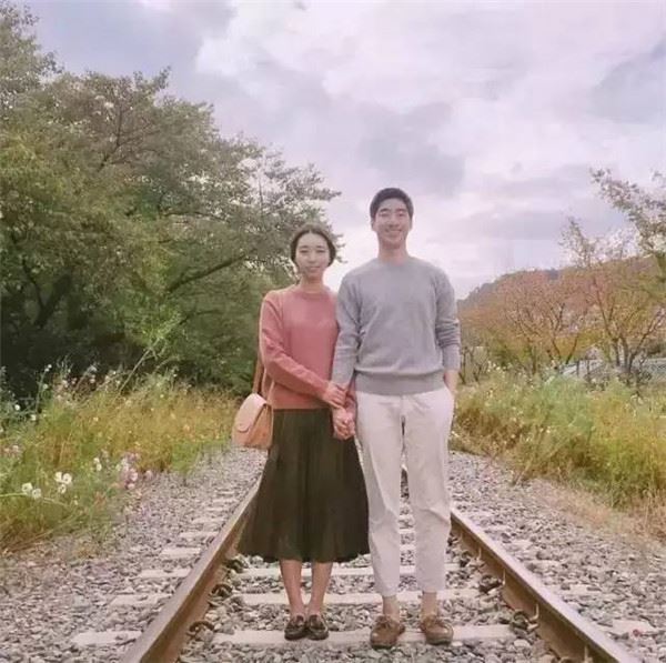 小夫妻「只用同一種姿勢」IG紅翻天！結婚3年甜蜜到大贏其他夫妻