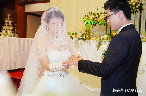 老婆懷孕八個月，俺帶情人去旅遊，接到母親電話，俺如遭雷擊
