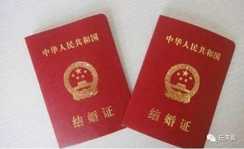 妻子遭婆婆打耳光，丈夫在邊上無視，俺指指陽台。母子倆跪求原諒