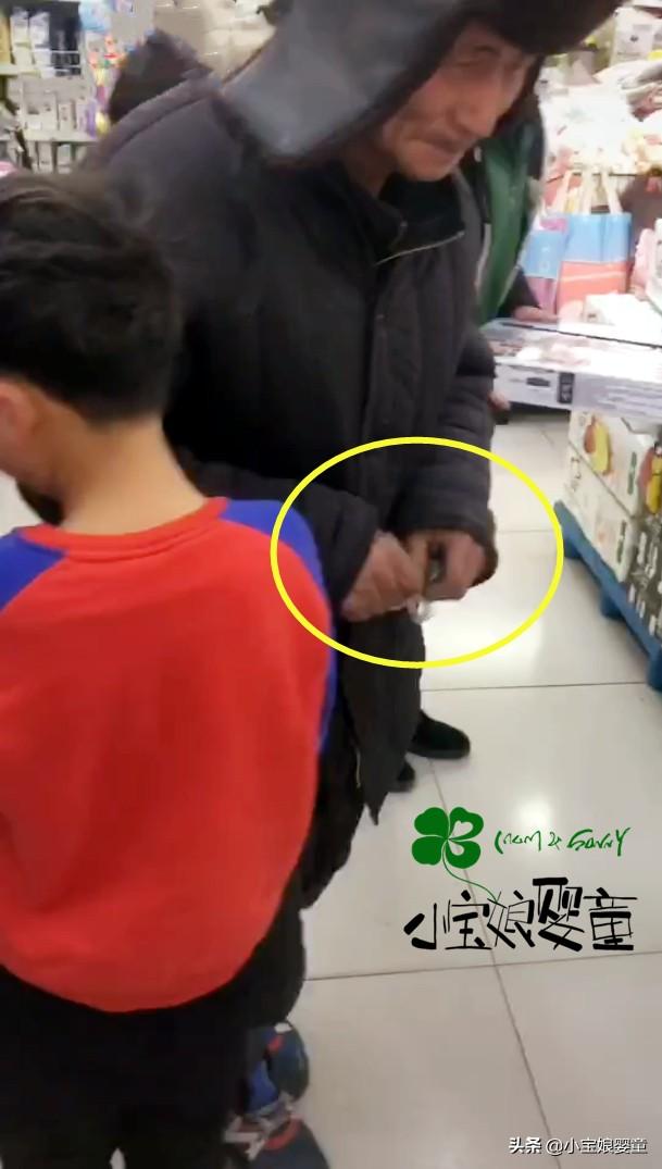 城裡孩子回老家過年，爺爺偷偷把孫子領到超市，網友：莫名的心酸