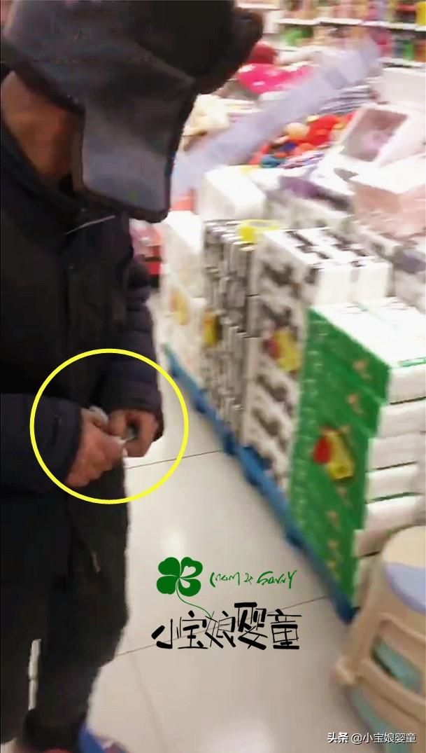 城裡孩子回老家過年，爺爺偷偷把孫子領到超市，網友：莫名的心酸