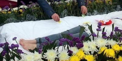 新婚夜醒來，男子感覺手腳冰涼，打開燈後，男子親手把新娘送監獄