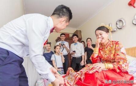 過節女子給母親送三千紅包，到了娘家，剛進門，就把桌子掀了
