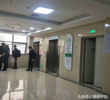 我推倒後媽，害她流產，爸爸把我趕出家門，多年後我收到一封信