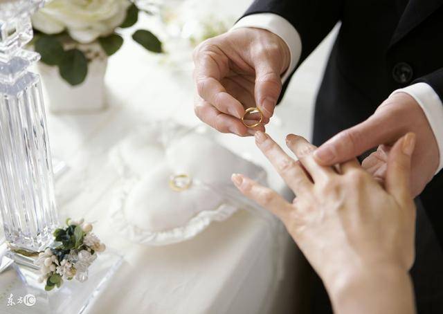 婚後發現老婆有個兒子，我氣得想離婚，得知原委後我決定抱孩子回來