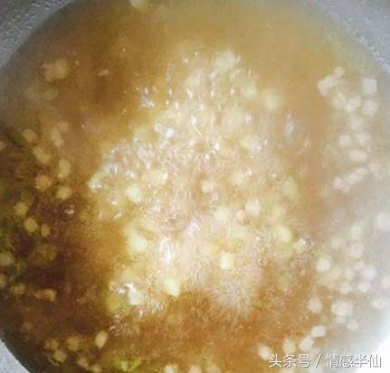 孕婦懷孕雙胞胎，婆婆卻給兒媳墮胎藥，看到流產胎兒婆婆卻哭了！