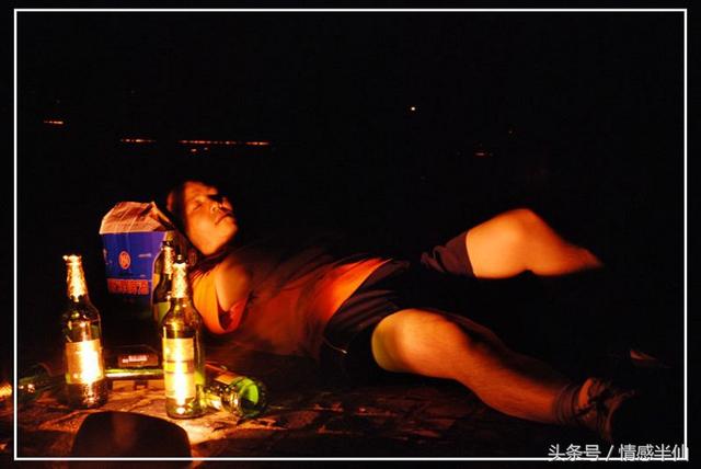 父親在搶救室內生死不明，母親卻跪地求醫生不要救！