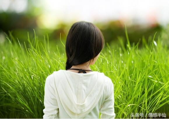 去男友家，離開時他媽塞給我一個紅包，打開一看我感動得想分手！