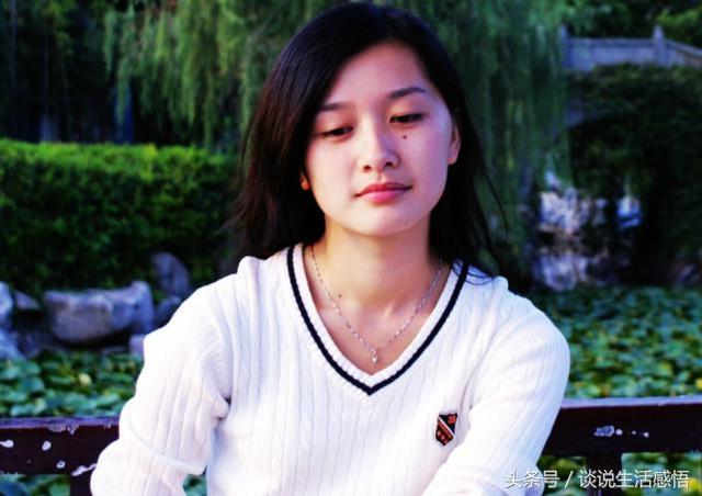 我是養女生閨女媽給十萬紅包，哥嫂不滿，媽提出個問題他們沉默了