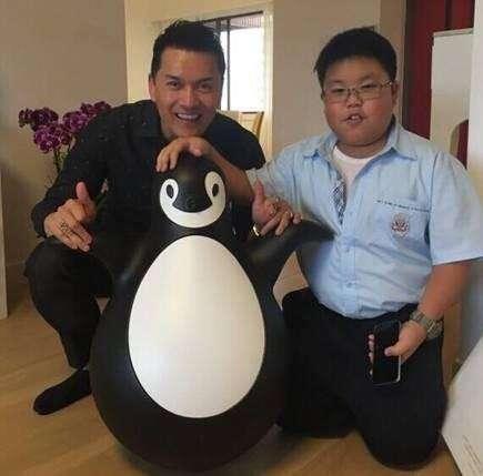 為娶現任老婆放棄周海媚和鄺美雲，兒子15歲長成這樣，網友：這是報應！